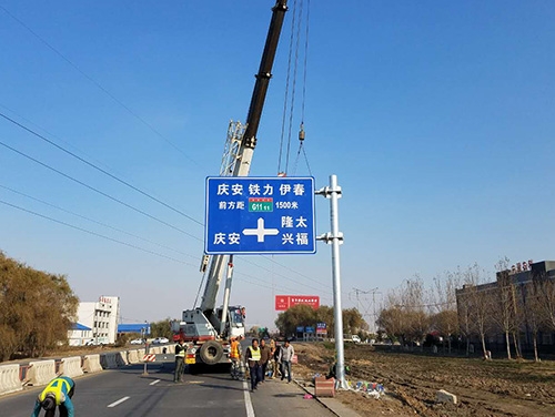 宁夏宁夏道路护栏网网片该如何进行正确的选购呢？
